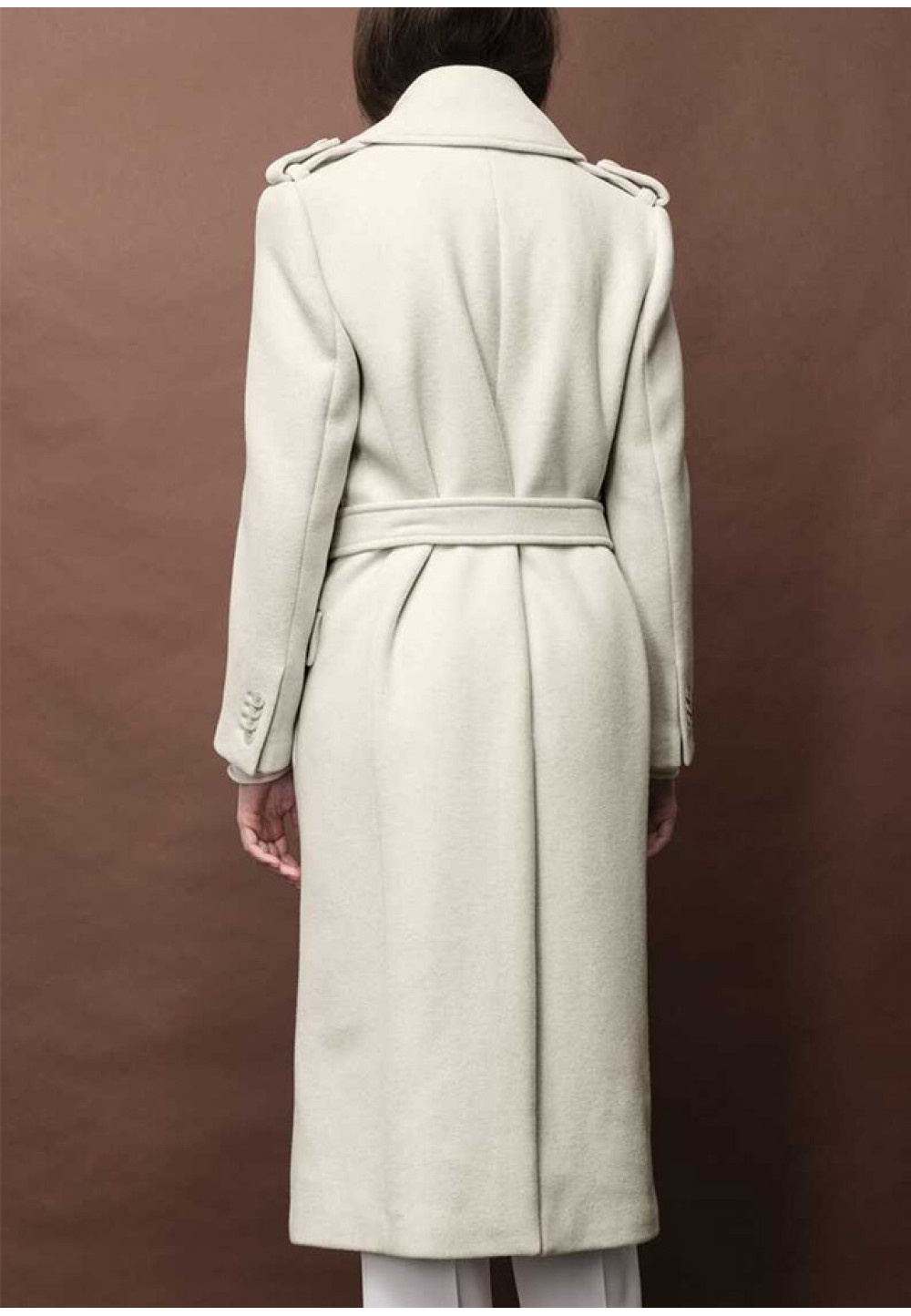 Классическое женское пальто бежевого цвета 