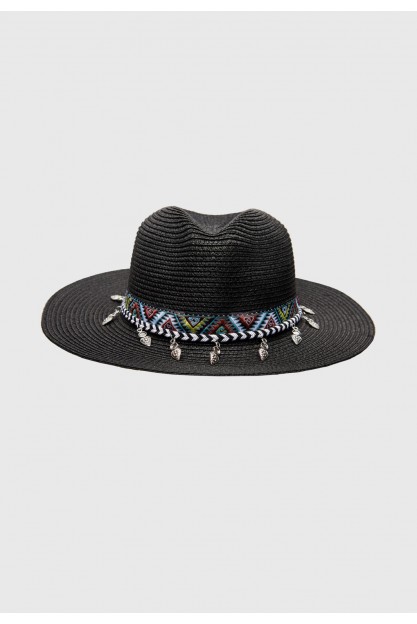Черная летняя шляпа в бохо- стиле