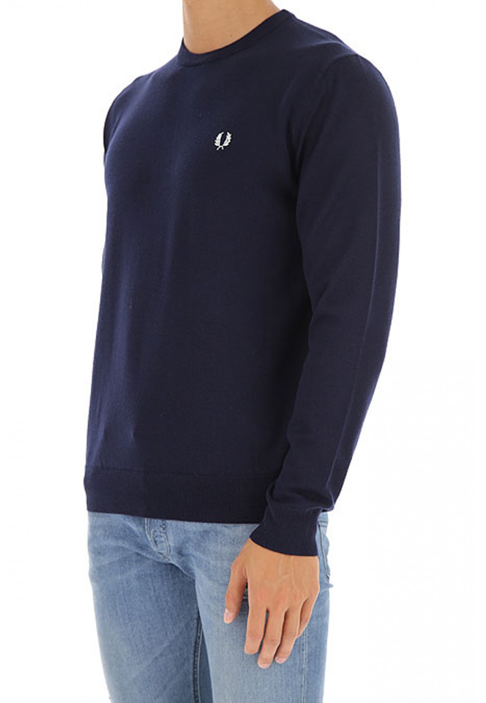 Темно-синій светр з вишивкою