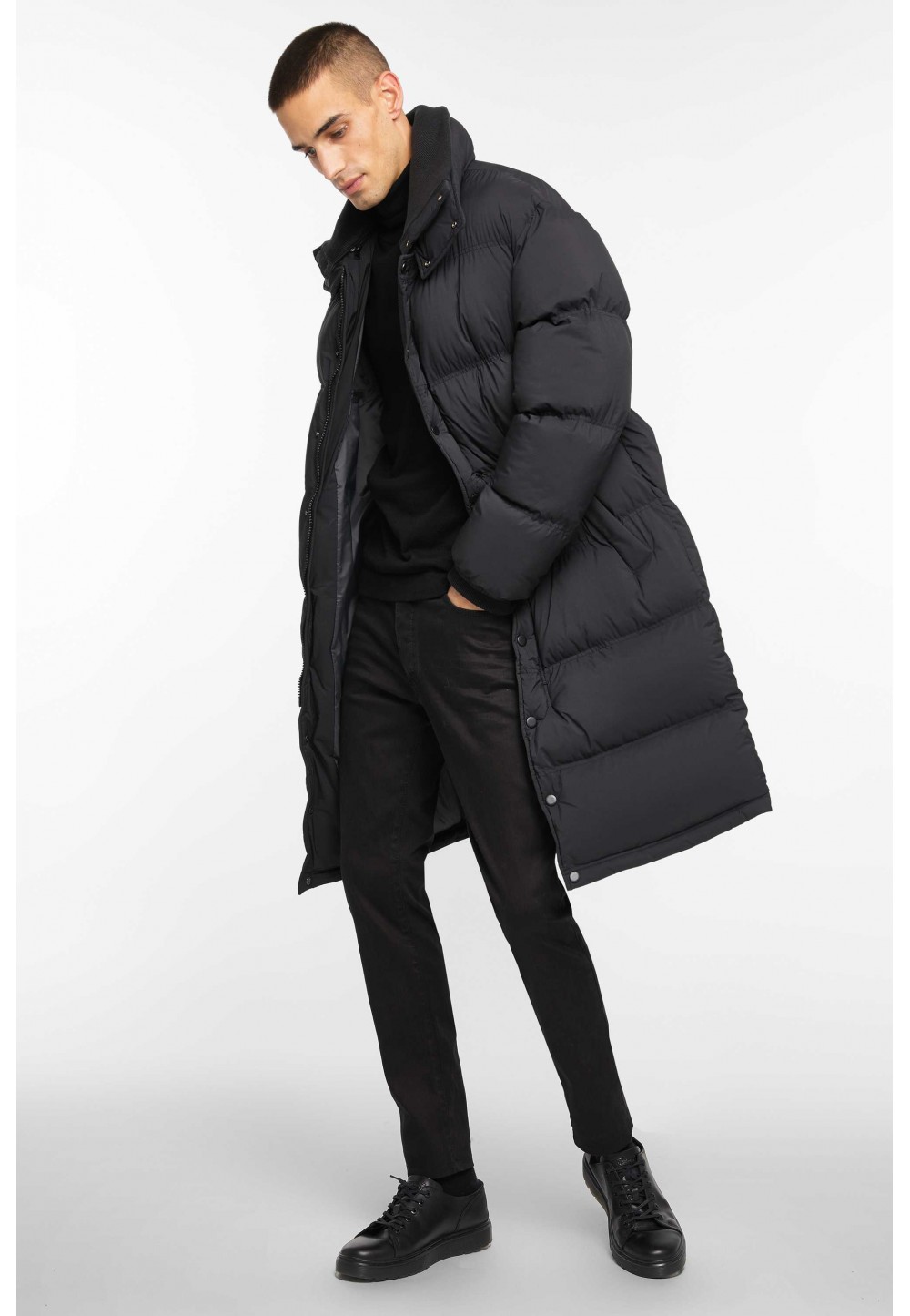 Черная куртка-пальто