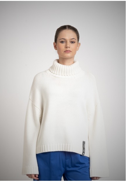 Жіночий светр із об'ємними рукавами