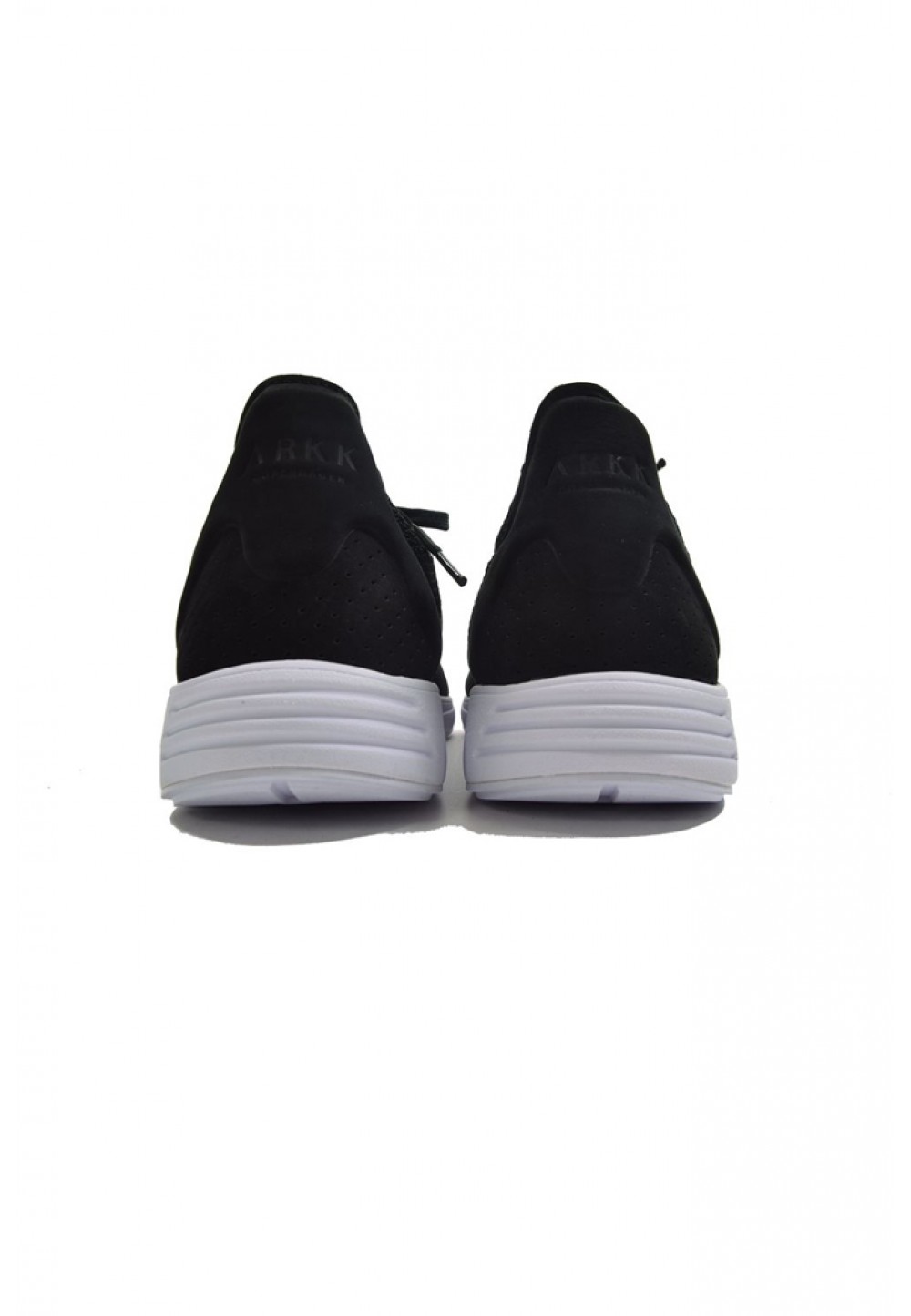 Чорні кросівки з білою підошвою 