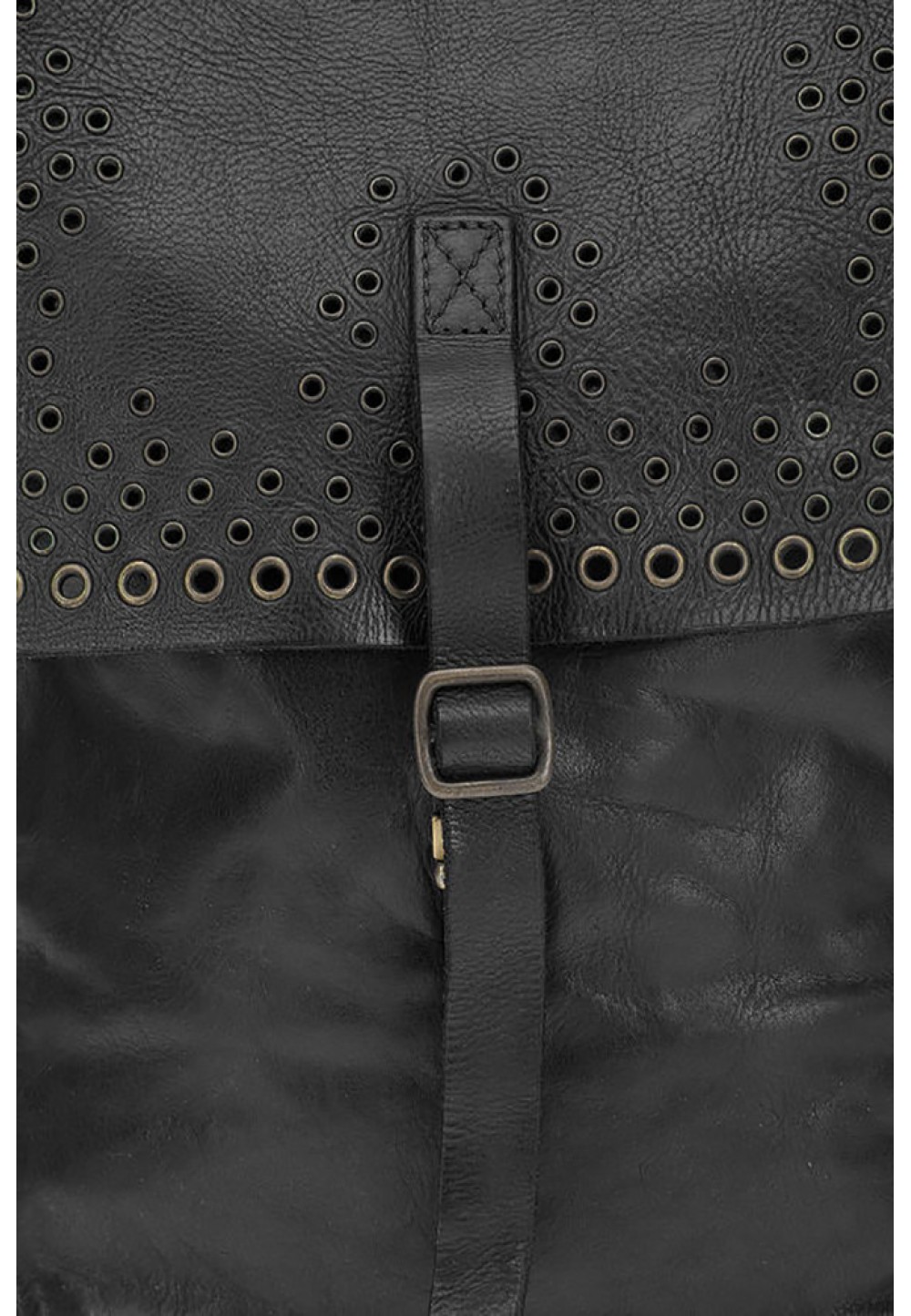 Черный кожаный рюкзак с металлическим декором