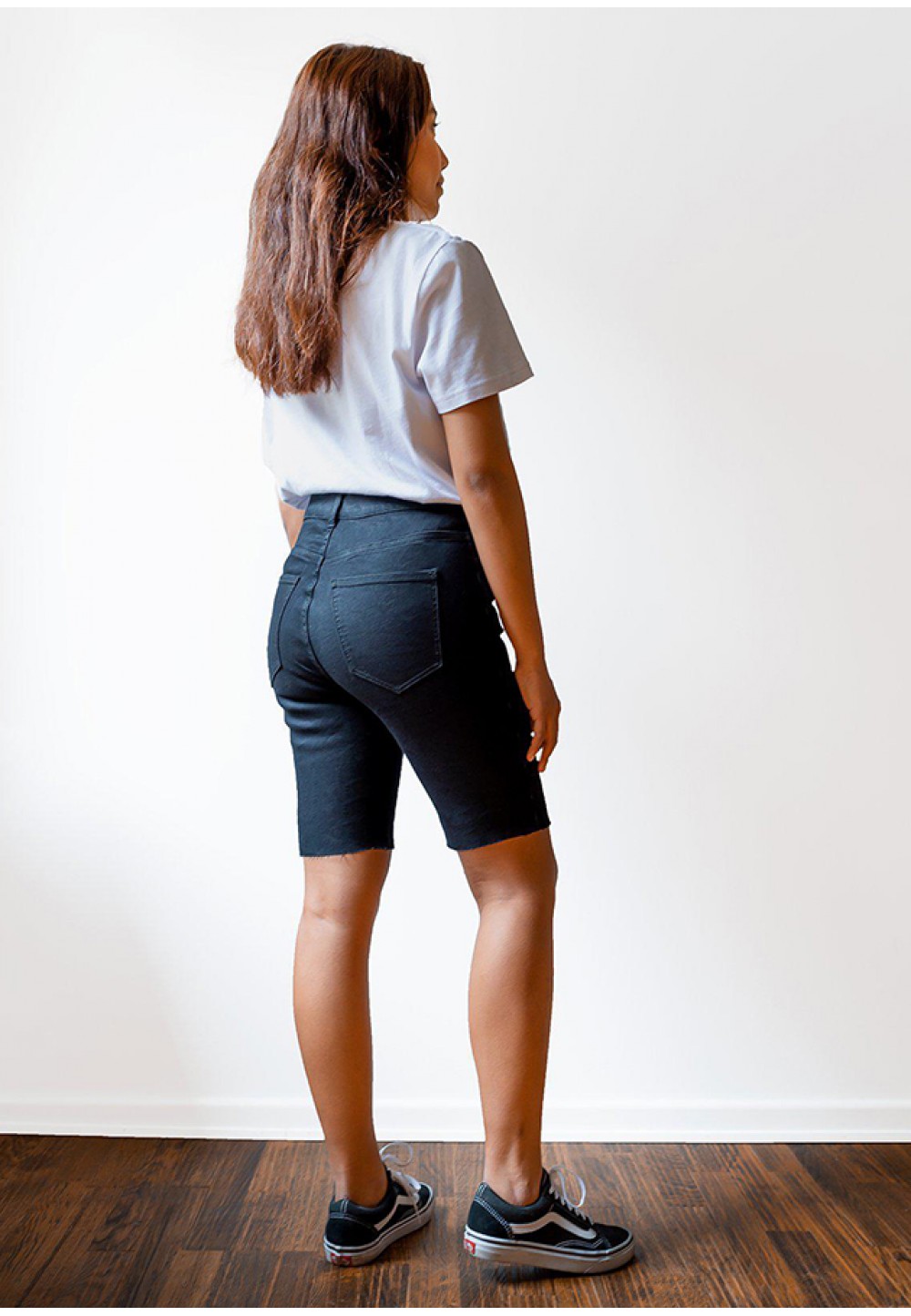 Черные женские шорты до колен 