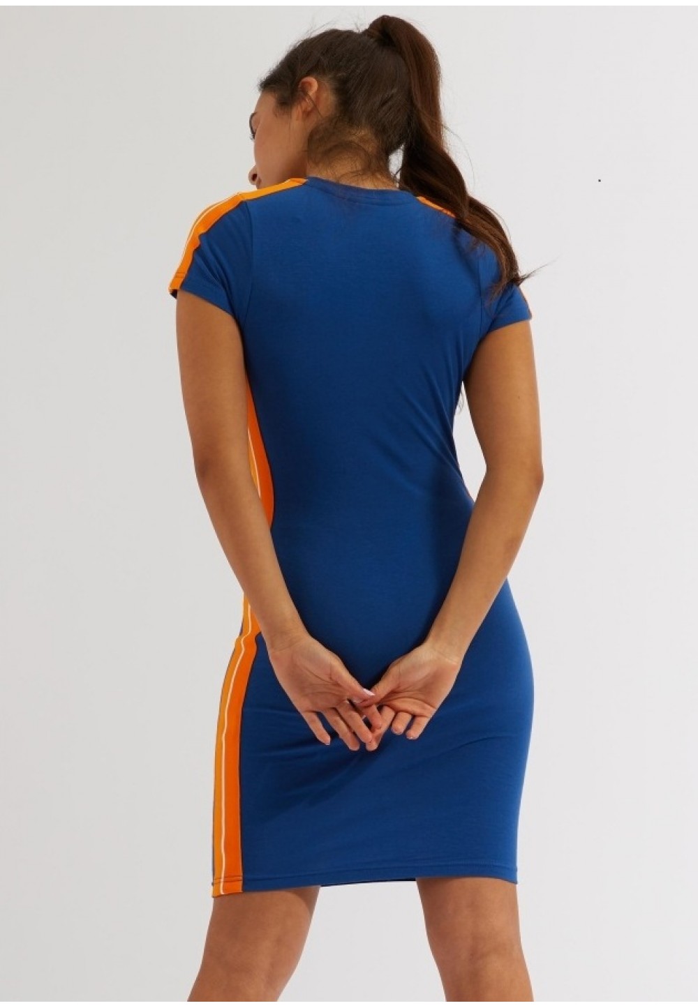 Синее платье с оранжевыми вставками 