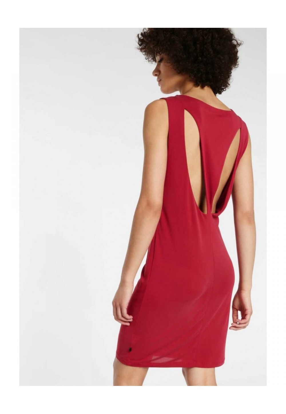 Платье с открытой спиной красное