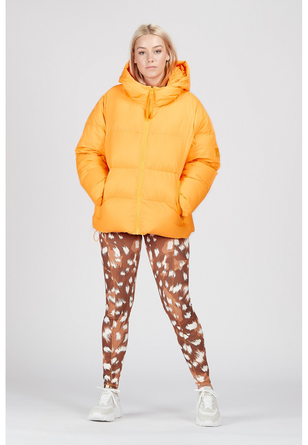 Оранжевая теплая куртка oversize от бренда SVEA