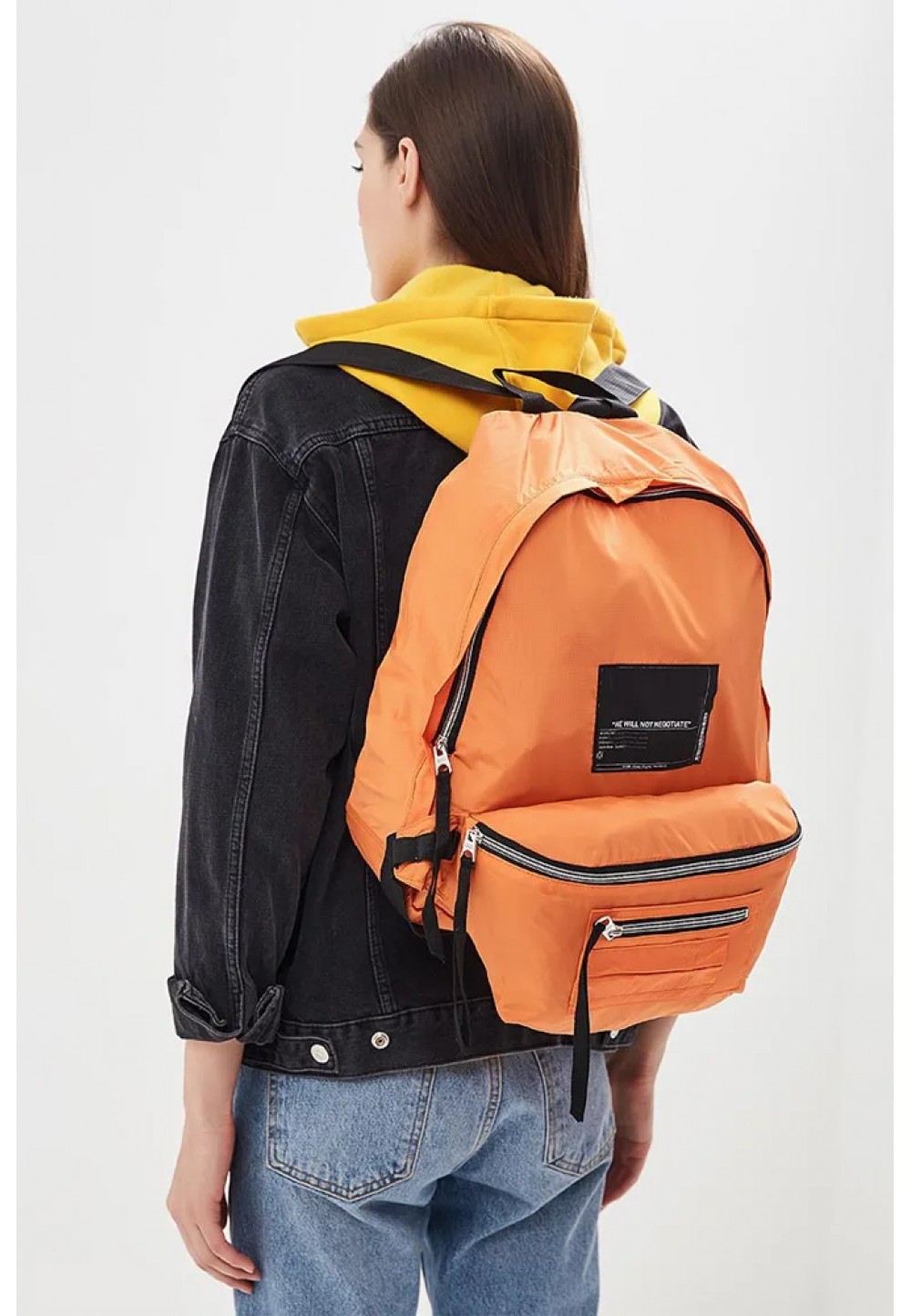 Оранжевый рюкзак с карманами