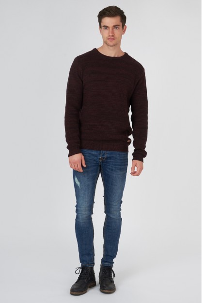 Бордовый трикотажный свитер