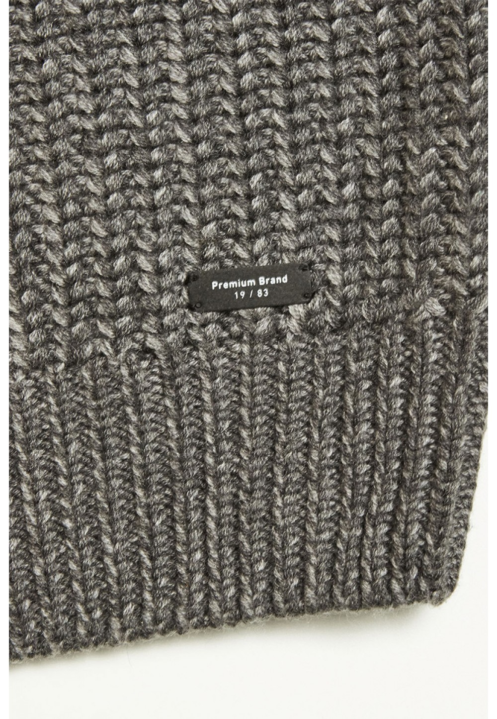 Теплый свитер крупной вязки