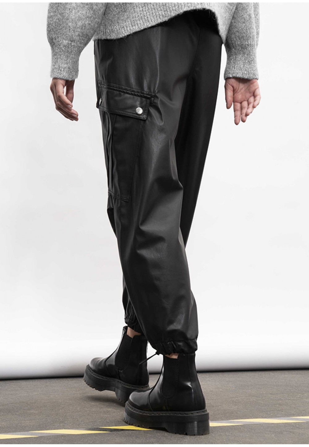 Стильні укорочені брюки чорного кольору