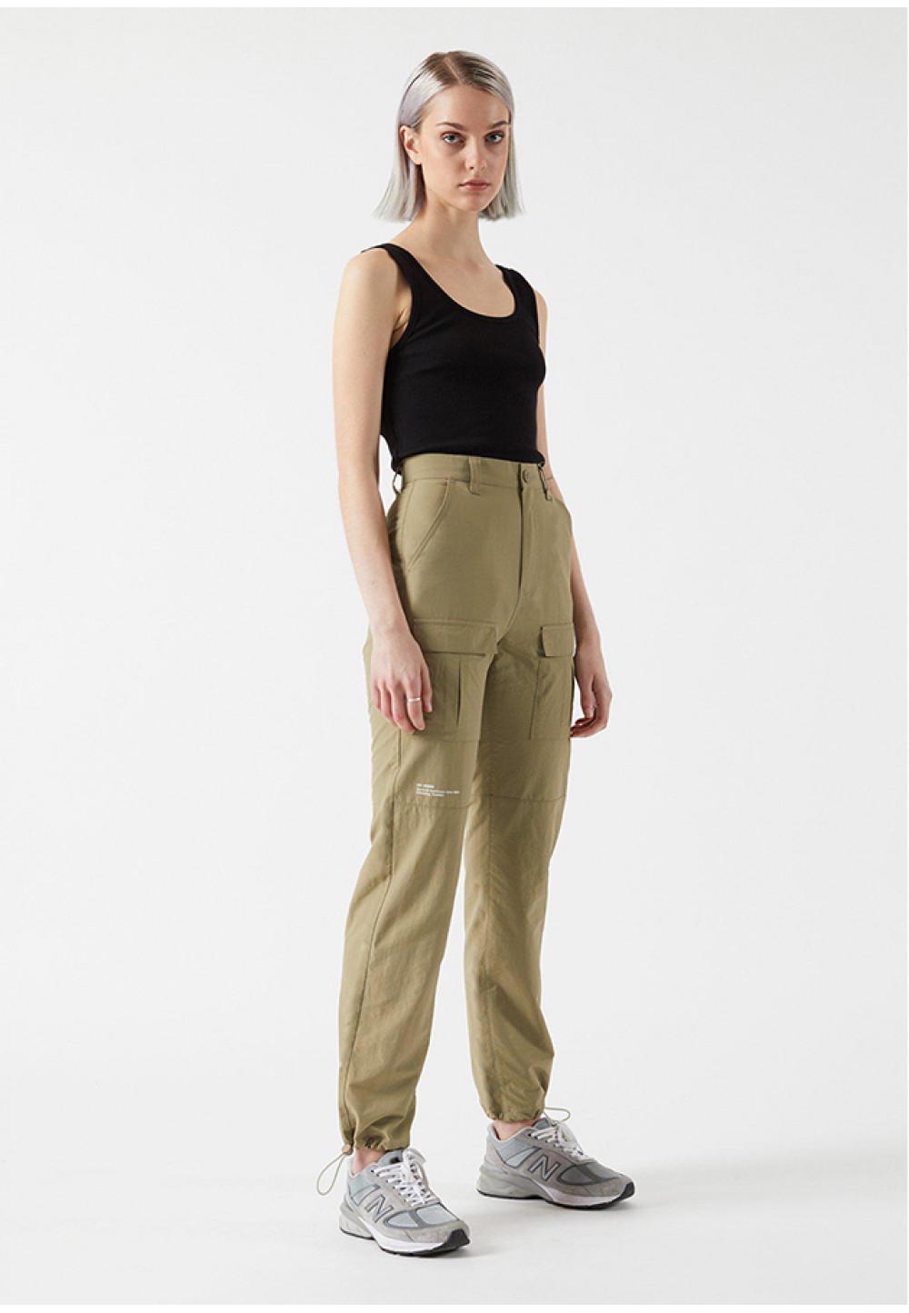 Свободные женские брюки с эластичными манжетами 