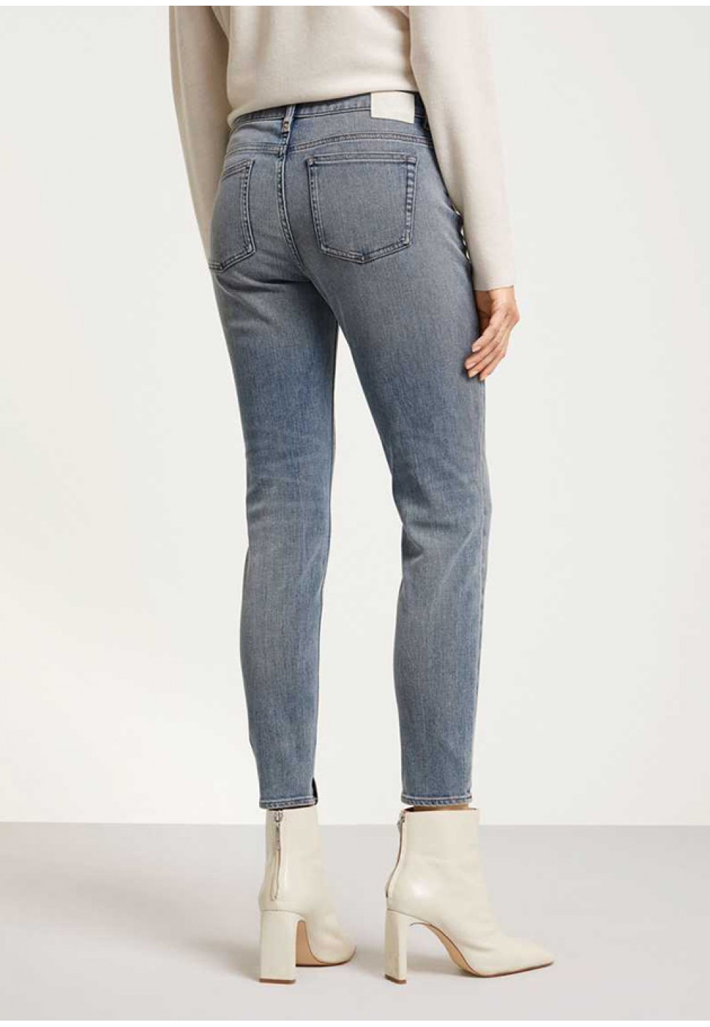 Укороченные женские джинсы