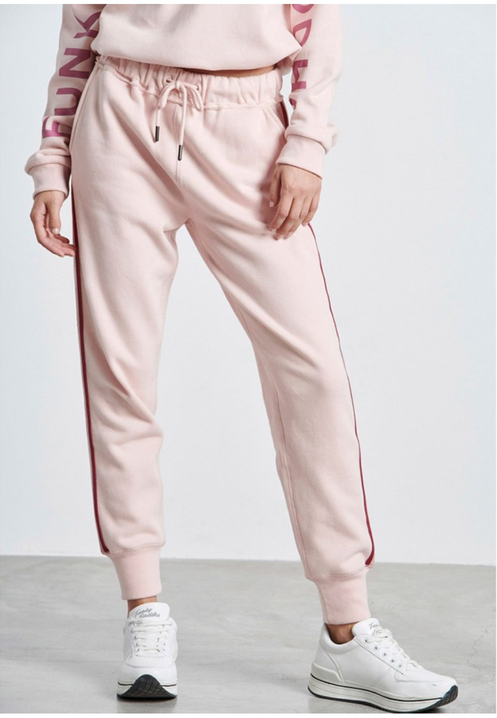 Женские спортивные брюки розового цвета 