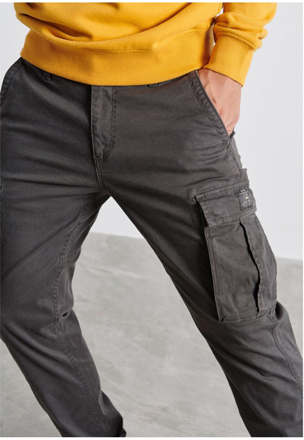 Серые мужские брюки 