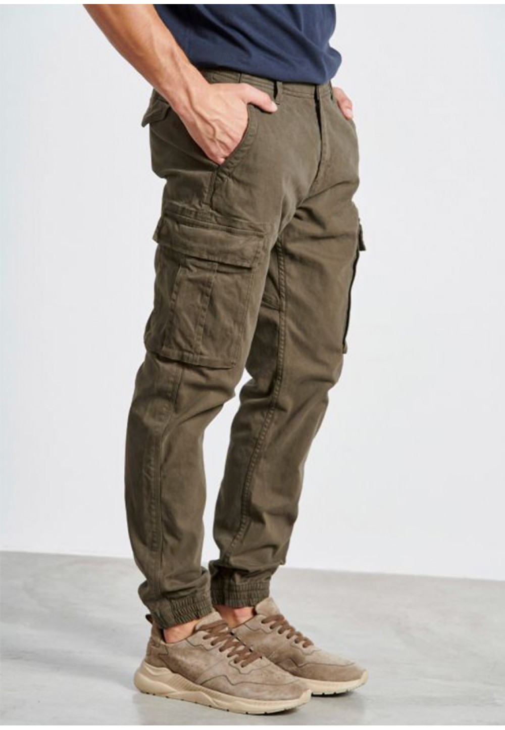 Стильні брюки з накладними кишенями