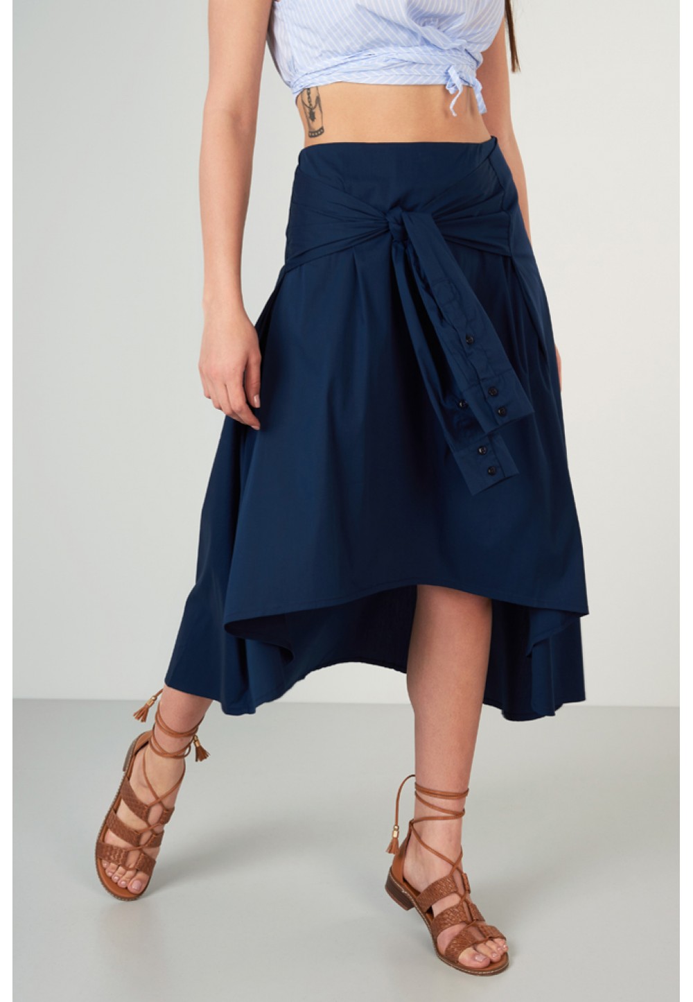 Асимметричная темно-синяя юбка