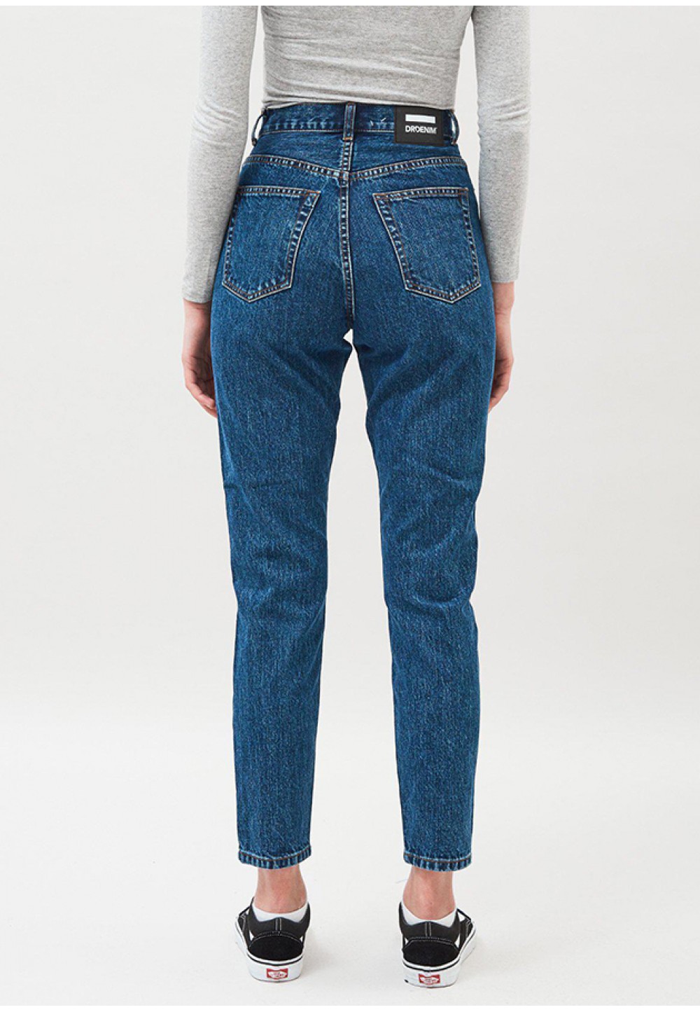 Стильные джинсы с высокой посадкой