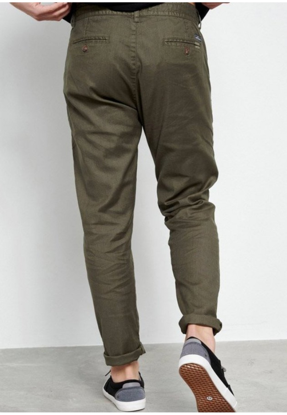 Стильные брюки цвета хаки