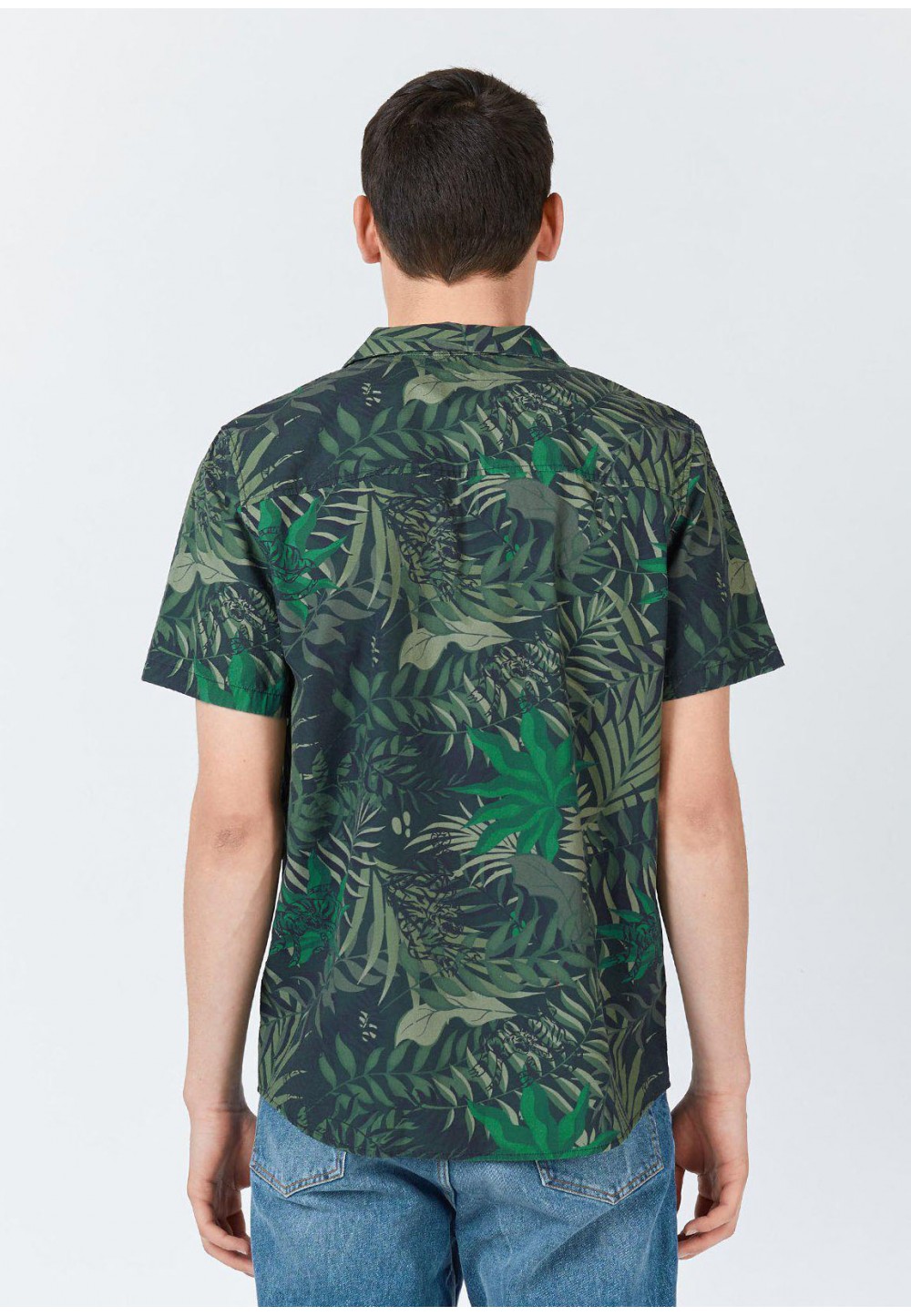 Рубашка с тропическим рисунком 