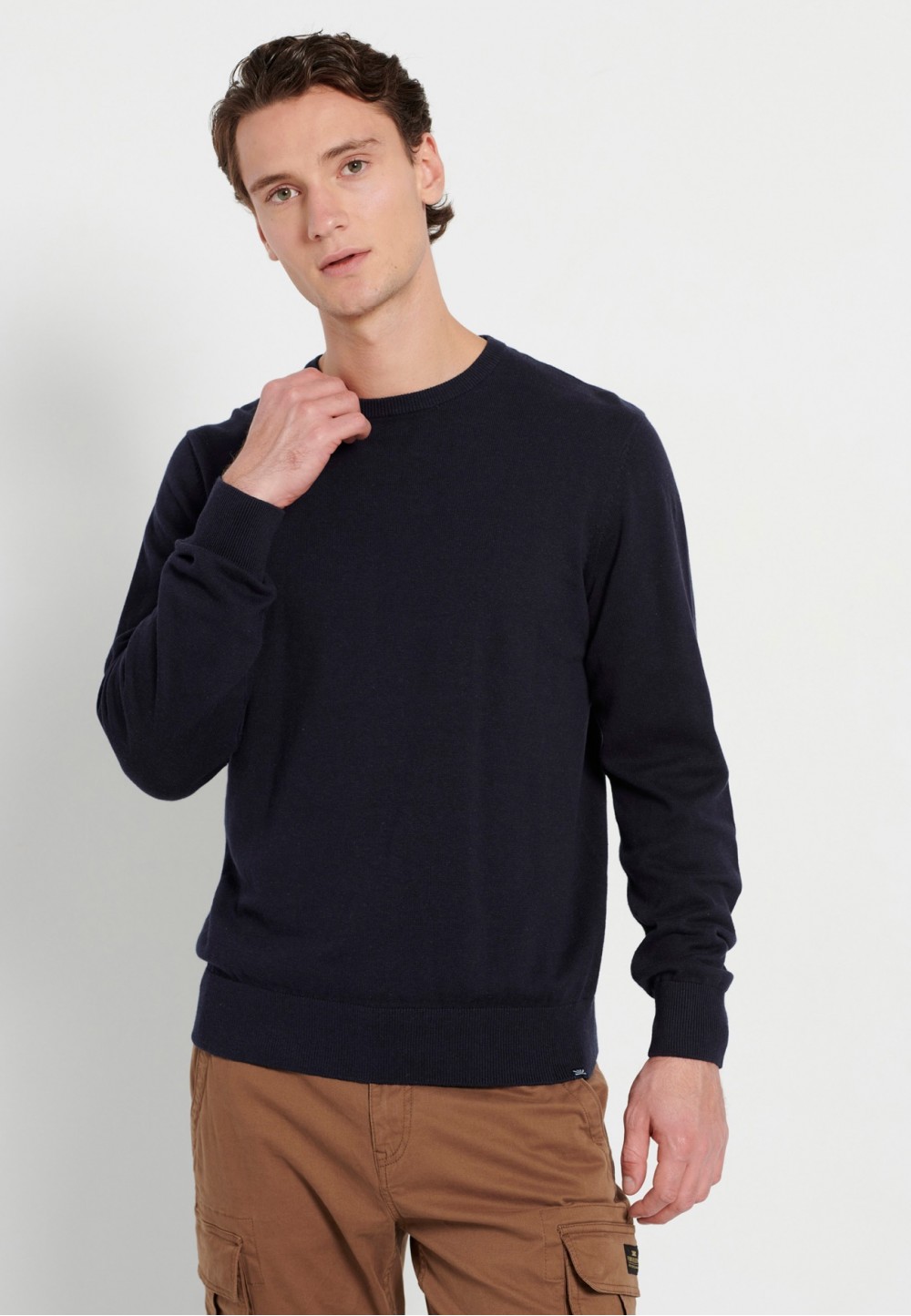 Комфортный пуловер с круглым вырезом