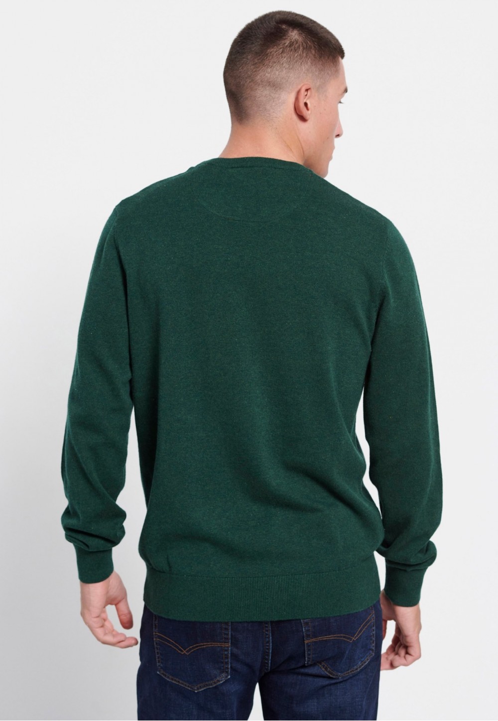 Мужской пуловер в насыщенном зеленом цвете