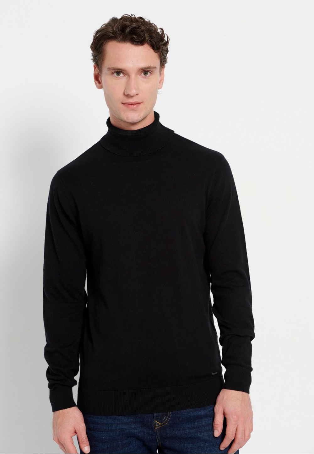 Мужской черный пуловер Essential с высоким воротником