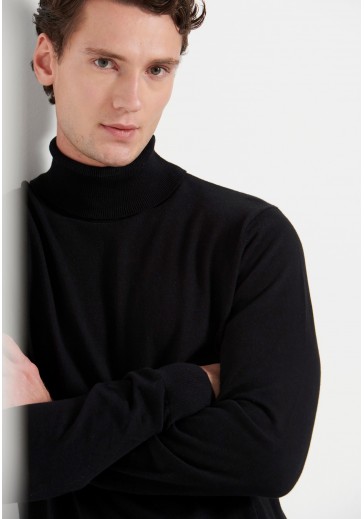 Чоловічий чорний пуловер Essential з високим коміром