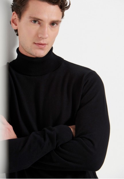 Мужской черный пуловер Essential с высоким воротником