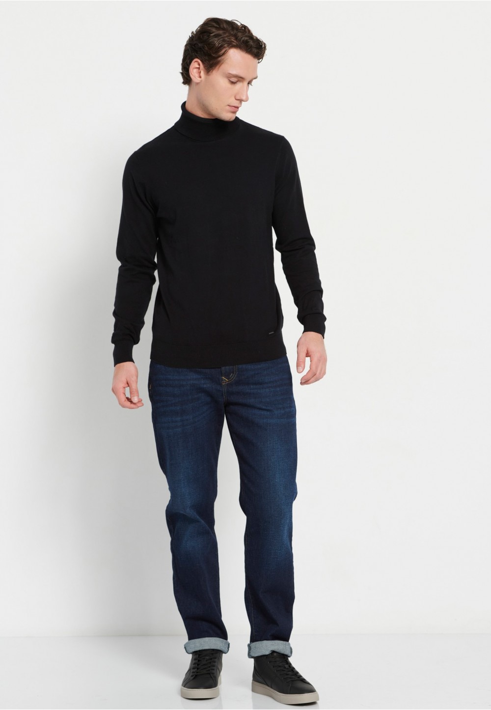 Чоловічий чорний пуловер Essential з високим коміром