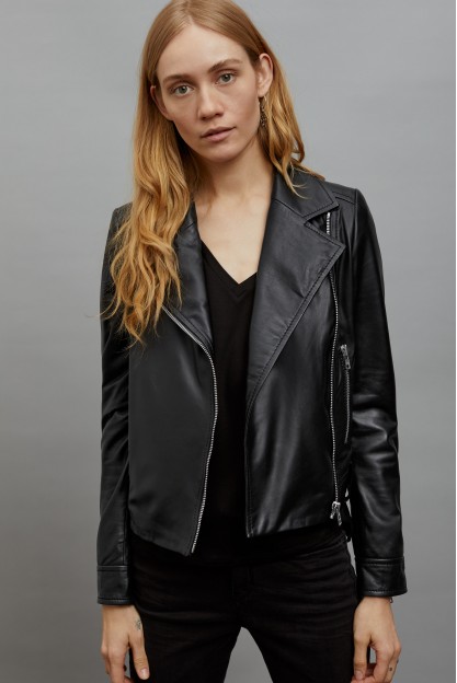 Женская черная куртка косуха PAISLY