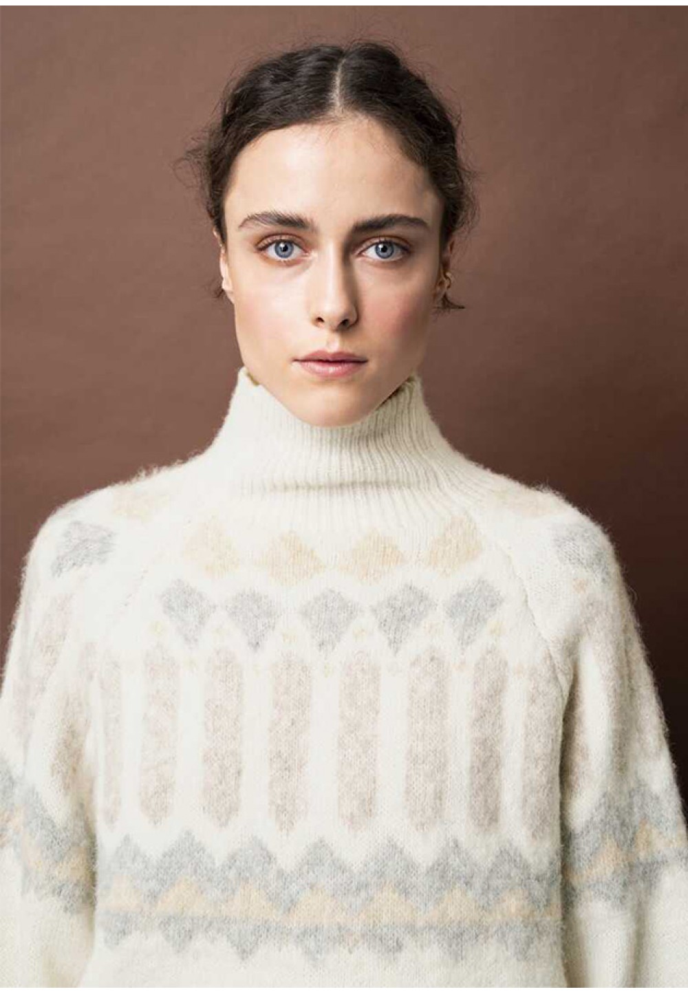 Женский свитер с рисунком 