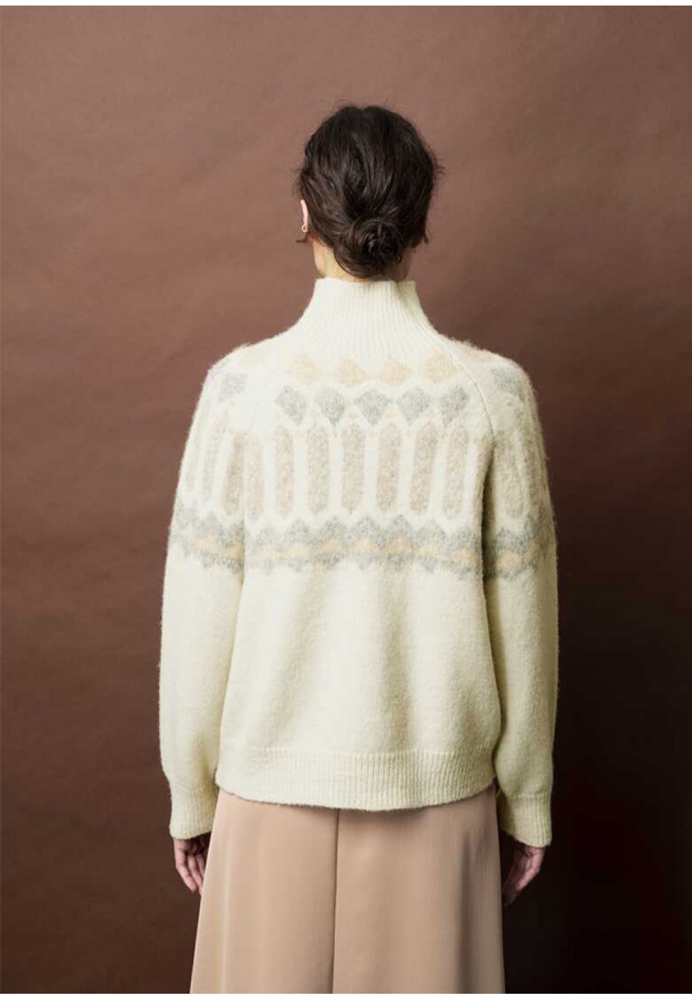 Жіночий светр з малюнком