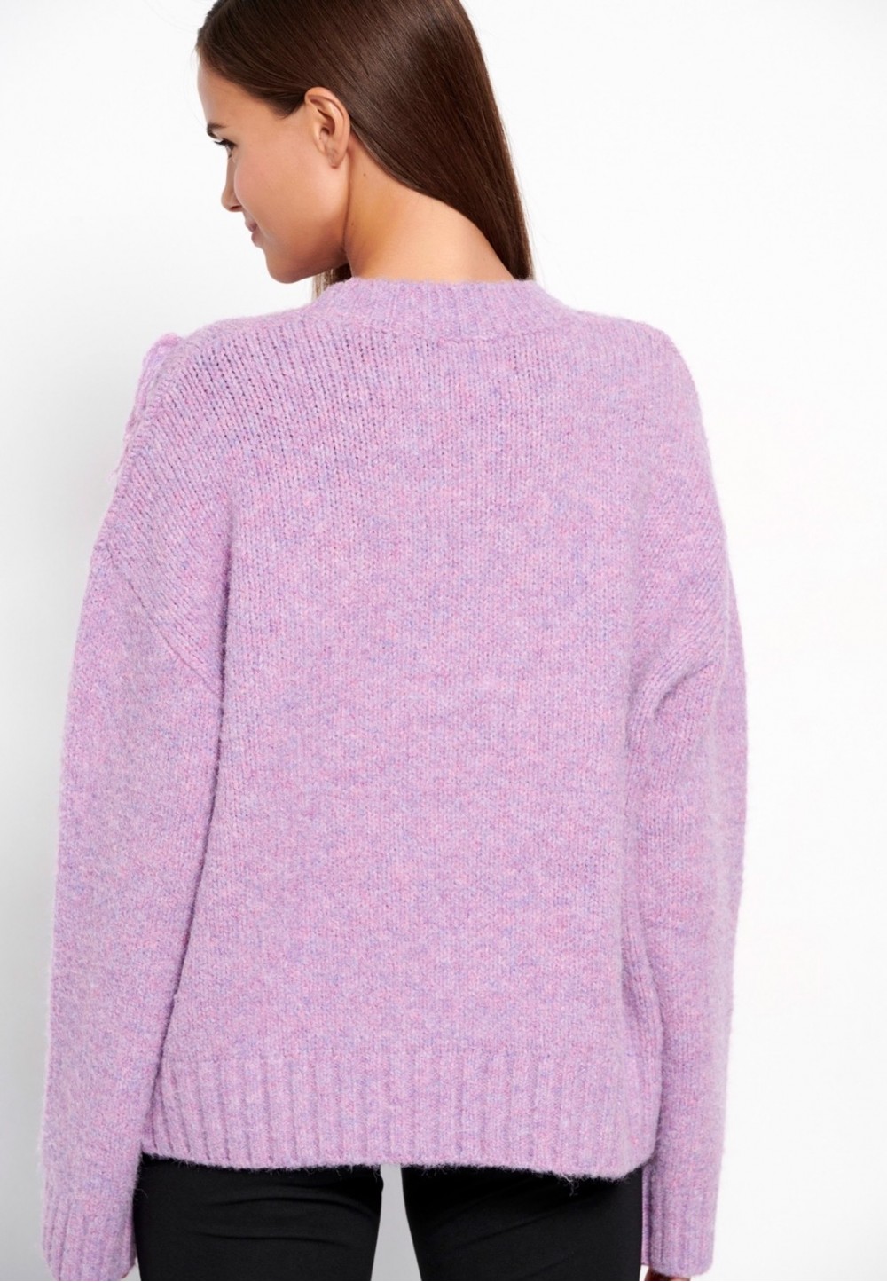 Жіночий светр у лавандовому кольорі