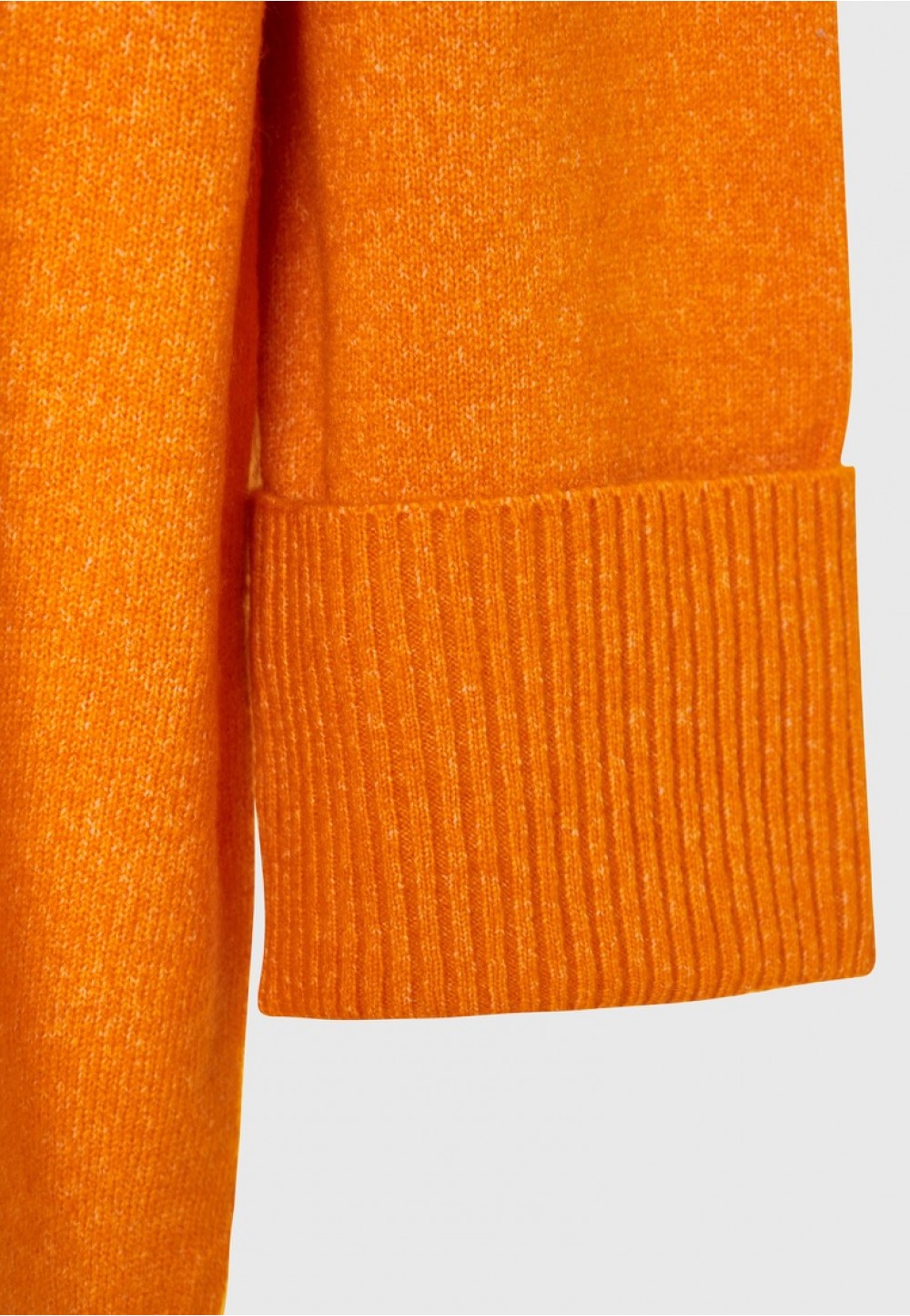 Вязаное платье миди в оранжевом цвете