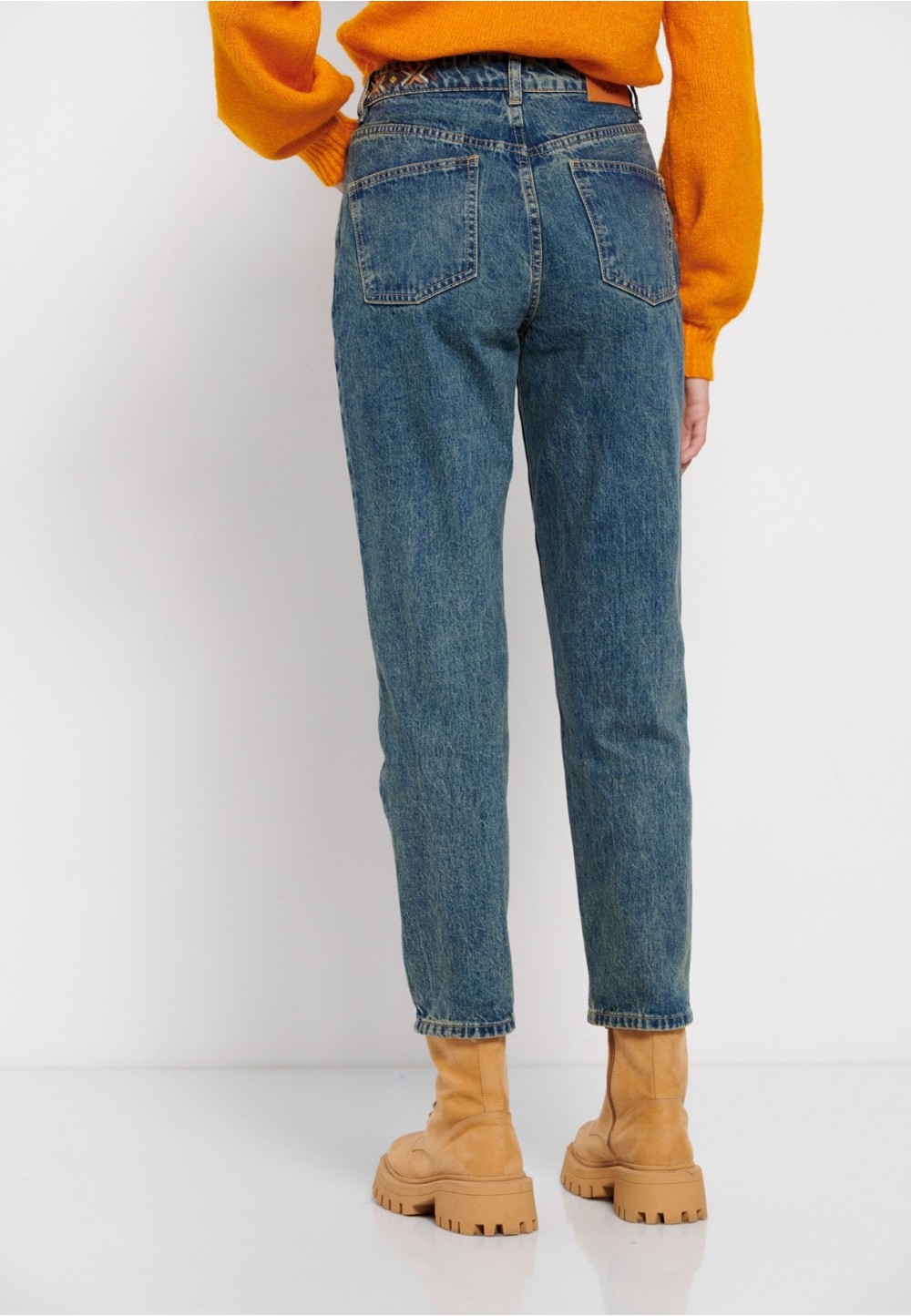 Жіночі джинси з ефектом потертості